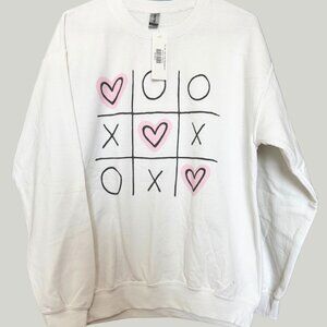 NWT Gildan Tic-Tac-Toe Graphic Sweatshirt